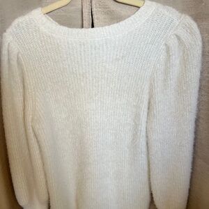 Ultra-Soft Off White Sweater – Cozy with Poofy Shoulders